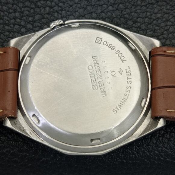 Vintage 1981 Seiko Automatic Mens Silver Watch W/daydate & Red accents - Picture 8 of 10